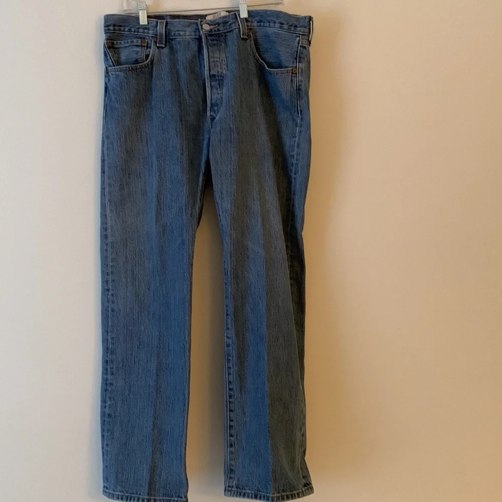 LEVI’S. Men’s 501  blue jeans. L30 X W36. Button‎ fly. Excellent conditio…